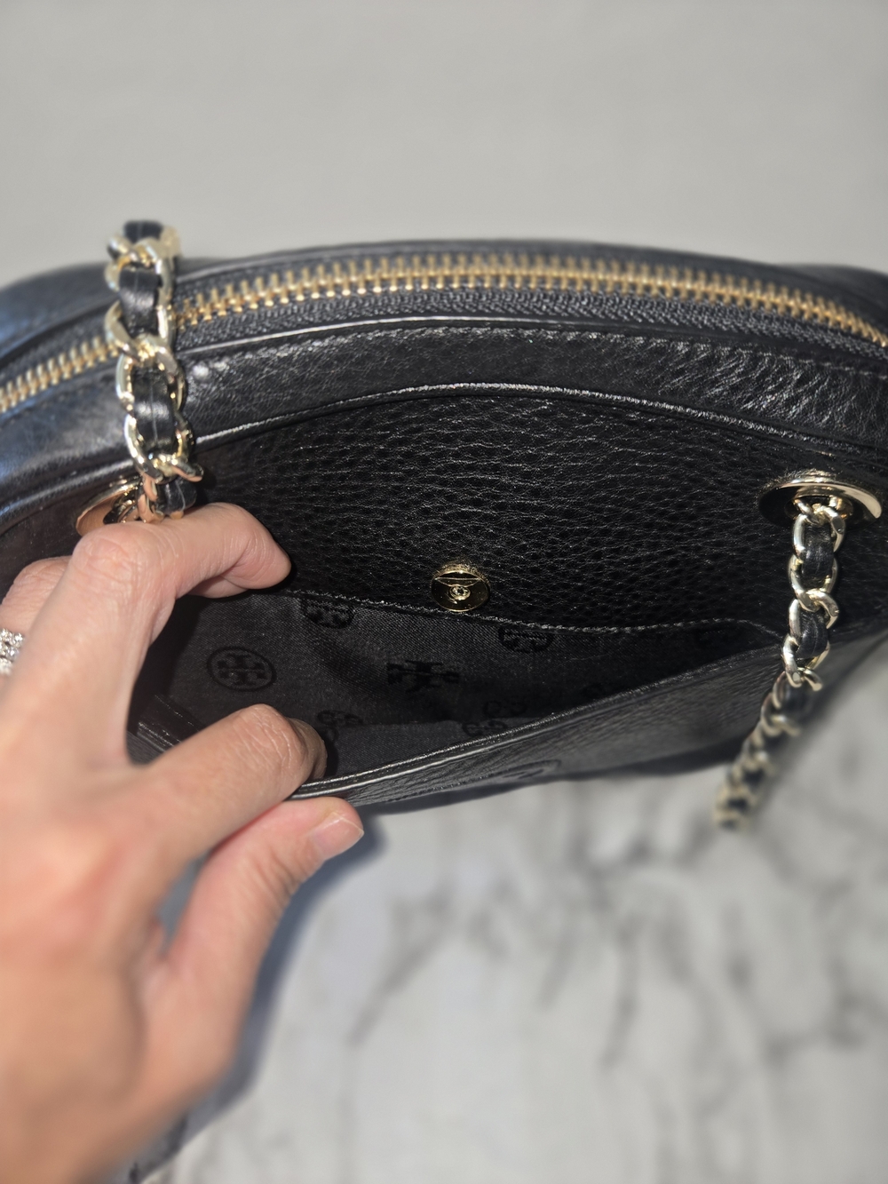 Tory Burch Black Pebbled Leather Chain Strap Crossbody - Picture 3 of 8